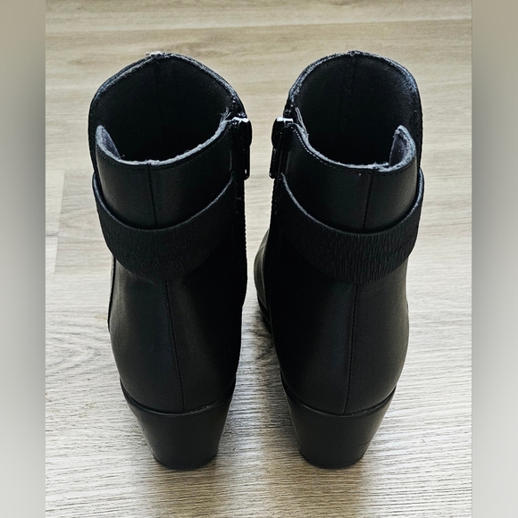 Clarks Collection Emily Holly Black Ankle Boots - Size 7.5M - Picture 9 of 10